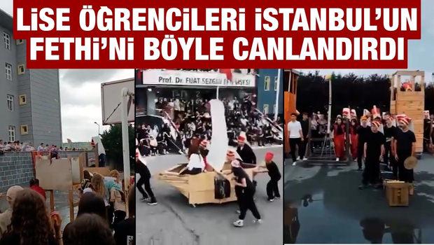 Liseliler gemileri karadan y&uuml;r&uuml;tt&uuml;! Bah&ccedil;ede İstanbul'un Fethi canlandırması